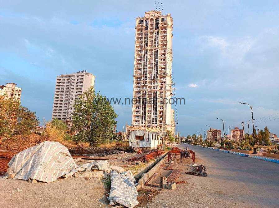 زمین در خط دریا سرخرود
