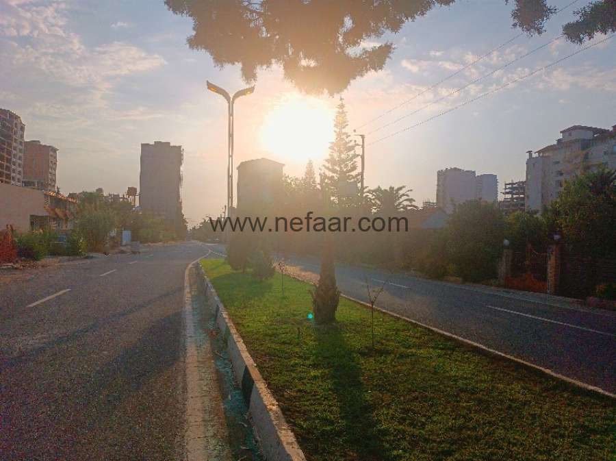 زمین در خط دریا سرخرود