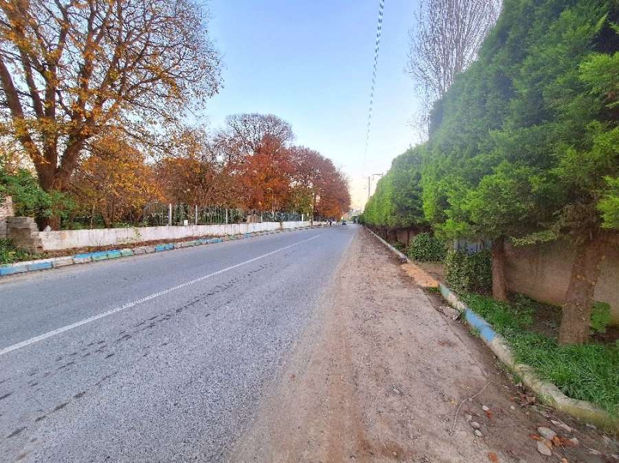 زمین در سرخرود
