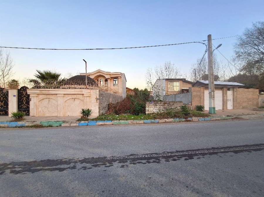 زمین در سرخرود