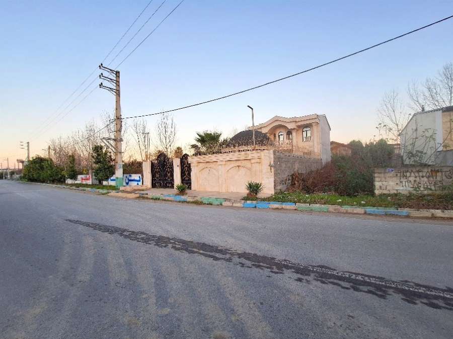 زمین در سرخرود