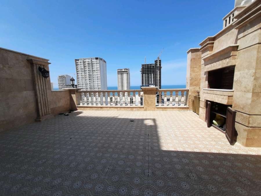 پنتهاوس ساحلی در خط دریا سرخرود