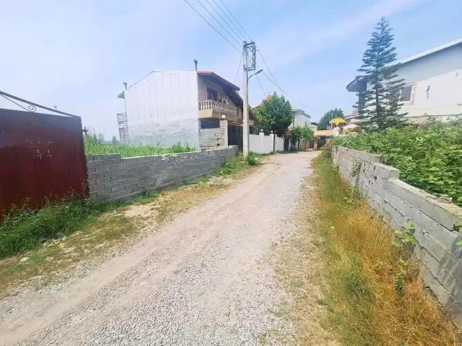 زمین ساحلی در سرخرود