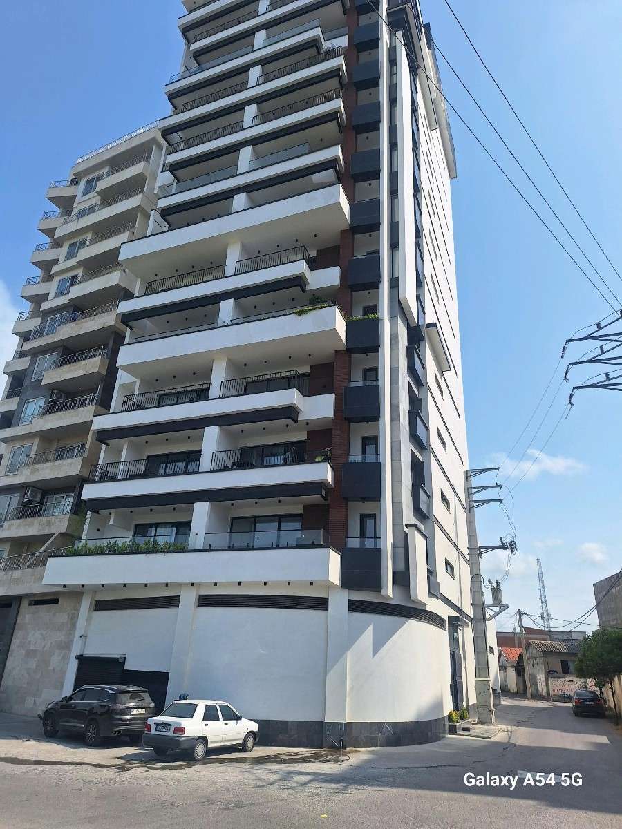آپارتمان مدرن ساحلی با نورگیر عالی