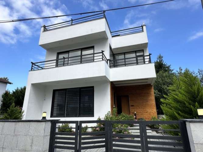 ویلا مدرن نوساز در انارور نوشهر 