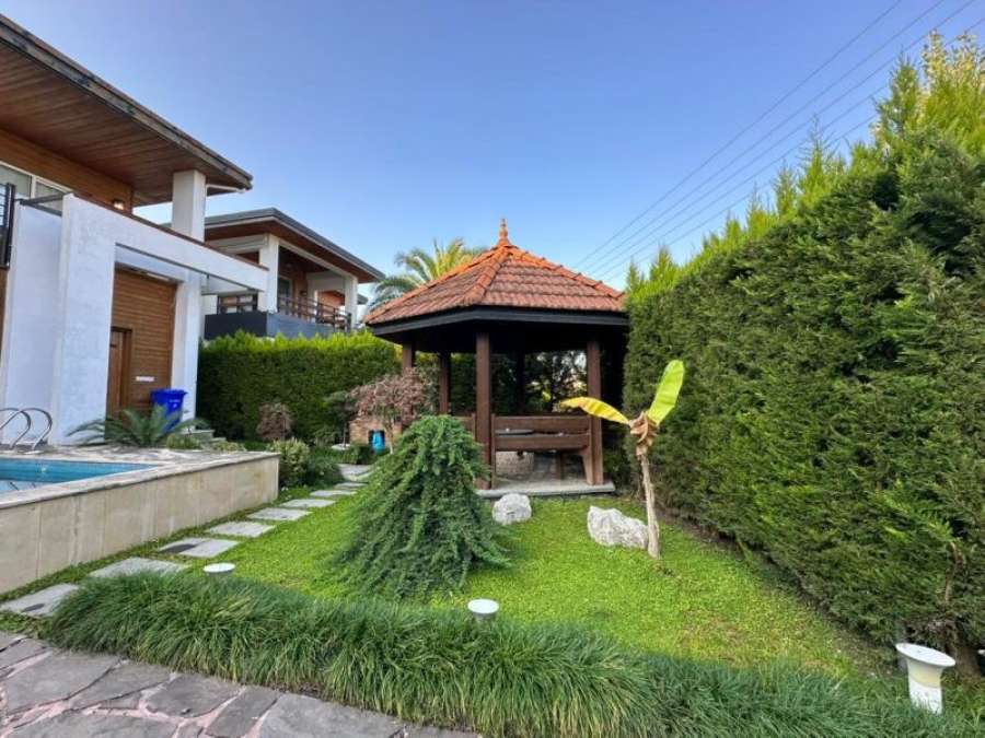 فروش ویلا مدرن استخردار شهرکی در سرخرود 