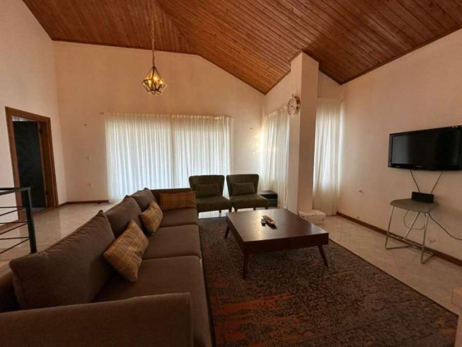 فروش ویلا مدرن استخردار شهرکی در سرخرود 