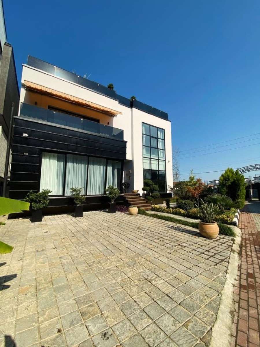 فروش ویلا مدرن استخردار شهرکی در سرخرود 