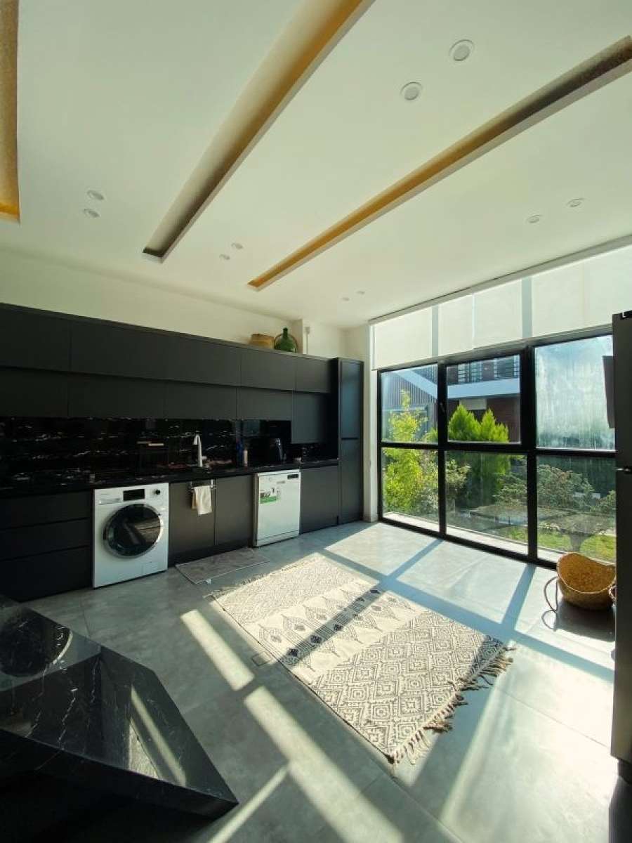 فروش ویلا مدرن استخردار شهرکی در سرخرود 