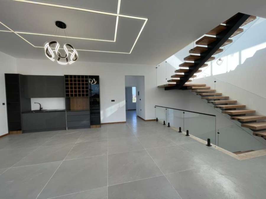 فروش ویلا مدرن استخردار در بندپی نوشهر 