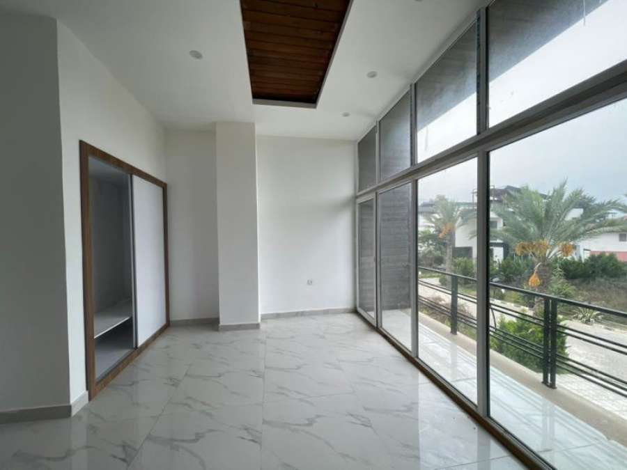 فروش ویلا مدرن استخردار شهرکی در سرخرود 