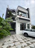 <div class='tp_title'>خرید ویلا تریپلکس مدرن در سرخرود </div><div class='tp_desc'>سلام
با معرفی یه ویلا تریپلکس مدرن در سرخرود همراهتون هستم .
مشخصـات ویـلا :
۲۲۰ متر زمین
۳۲۰ متر بنا تریپلکس مدرن و شیک
۳ خواب بزرگ ( مستر و کلوزت )
آسانسور داخلی
مبله کامل
تراس بزرگ و قابل چیدمان
روف گاردن با چشم اندازی فوقالعاده
...</div><div class='row_location'><div class='row_title'>آدرس</div><div class='tp_location'>دهکدههای توریستی سرخرود<br />سرخرود</div></div><div class='row_contact'><div class='row_title'>اطلاعات تماس</div><div class='tp_contact'>بهنام علیپور</div></div><div style='clear:both'></div><div class='title'>تصاویر</div><div class='images_box'><img src='/components/com_djclassifieds/images/item/1/1433_01-1_1_ths.jpg' width='149' height='200' /><img src='/components/com_djclassifieds/images/item/1/1433_08-1_1_ths.jpg' width='149' height='200' /><img src='/components/com_djclassifieds/images/item/1/1433_03_ths.jpg' width='149' height='200' /></div><div style='clear:both'></div> خرید ویلا تریپلکس مدرن در سرخرود