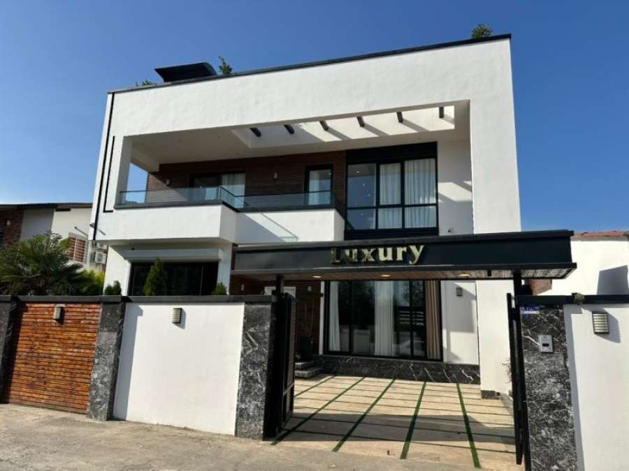 خرید ویلا مدرن استخردار شهرکی در سرخرود 