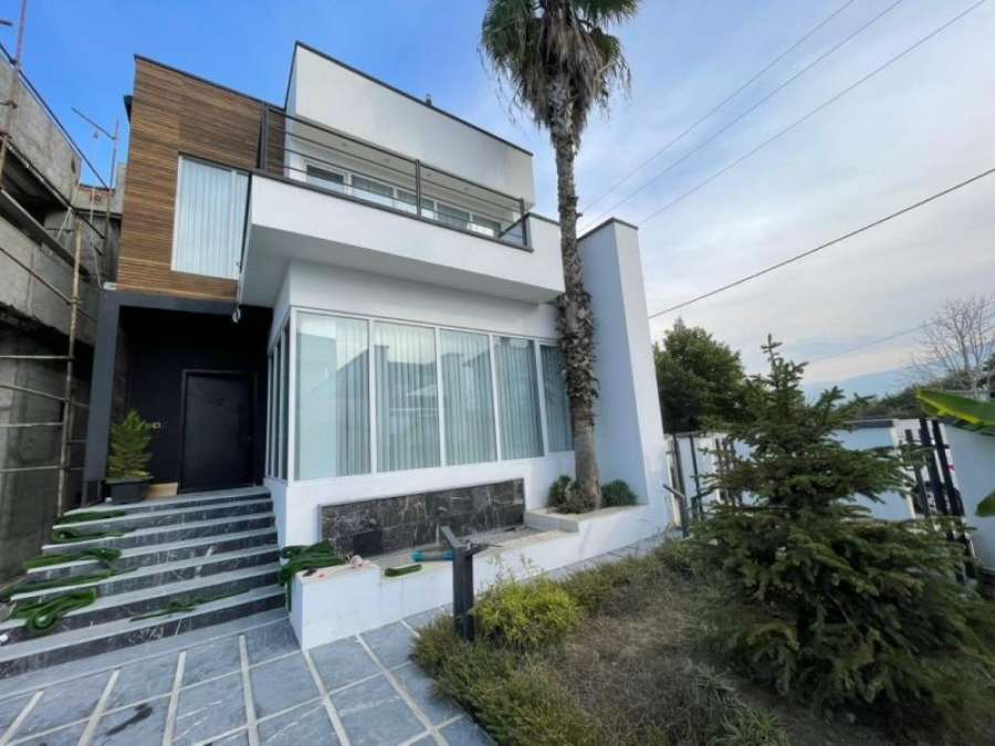 فروش ویلا مدرن استخردار شهرکی در سرخرود 