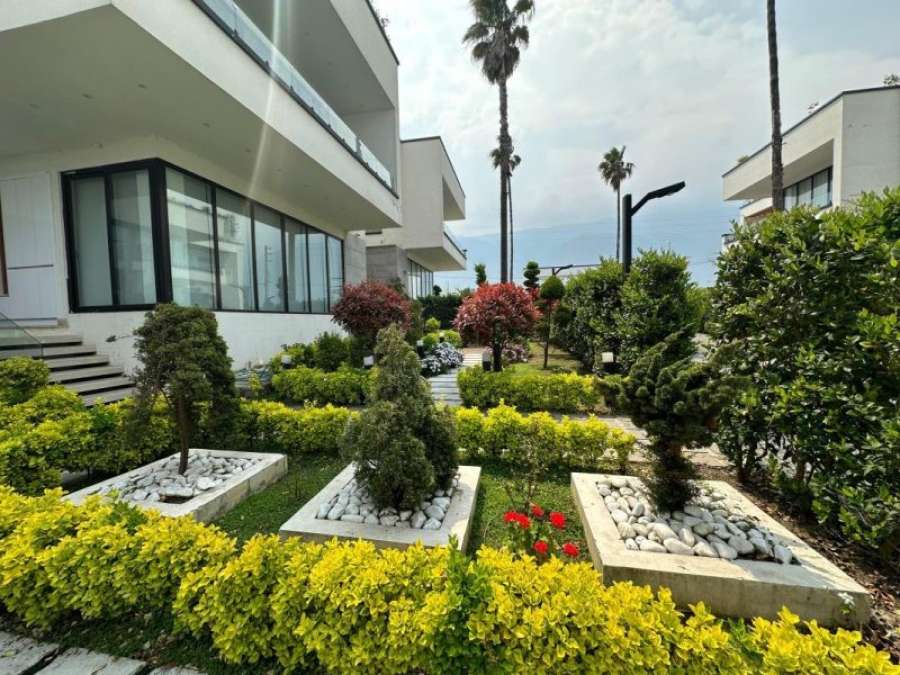 فروش ویلا مدرن ساحلی در انارور نوشهر 