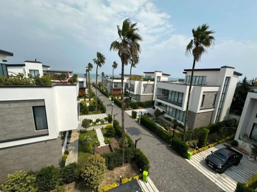 فروش ویلا مدرن ساحلی در انارور نوشهر 