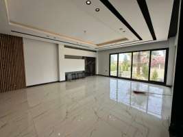 ویلا مدرن استخردار در سنگ‌سرا نوشهر 