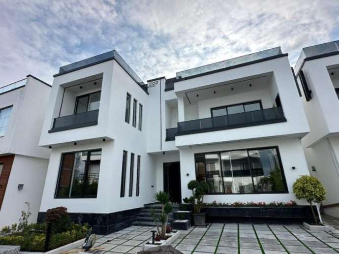 ویلا مدرن استخردار ساحلی در سرخرود 