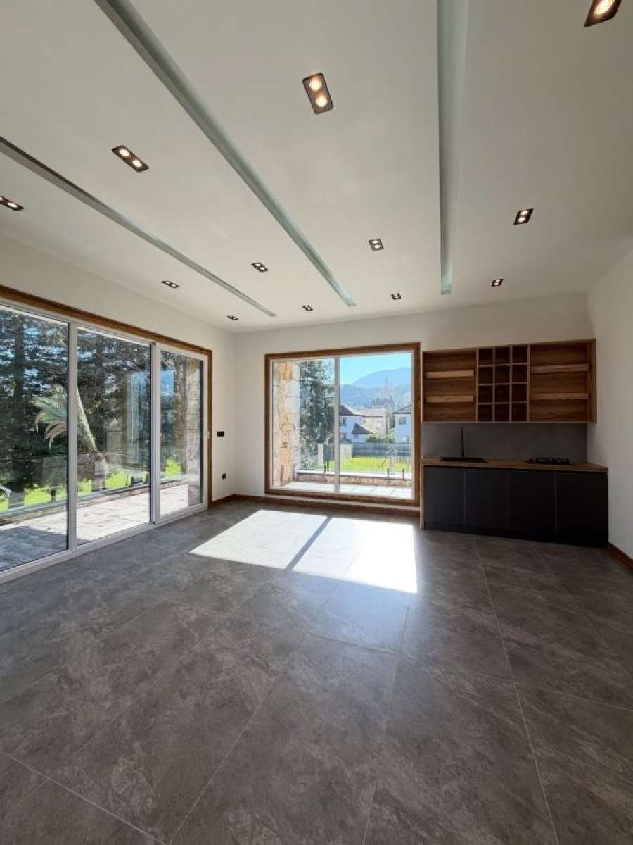 فروش ویلا مدرن ساحلی در سرخرود 