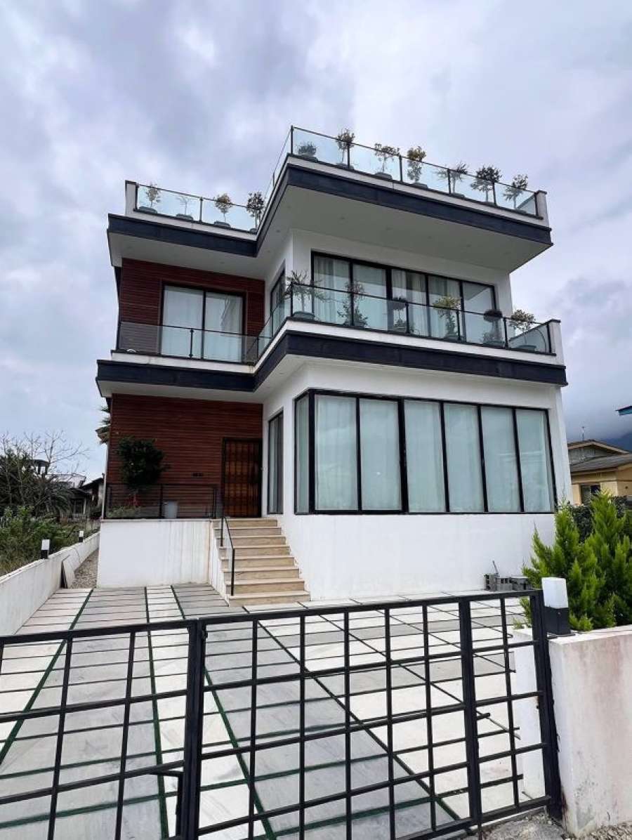 ویلا مدرن استخردار ساحلی در سرخرود 