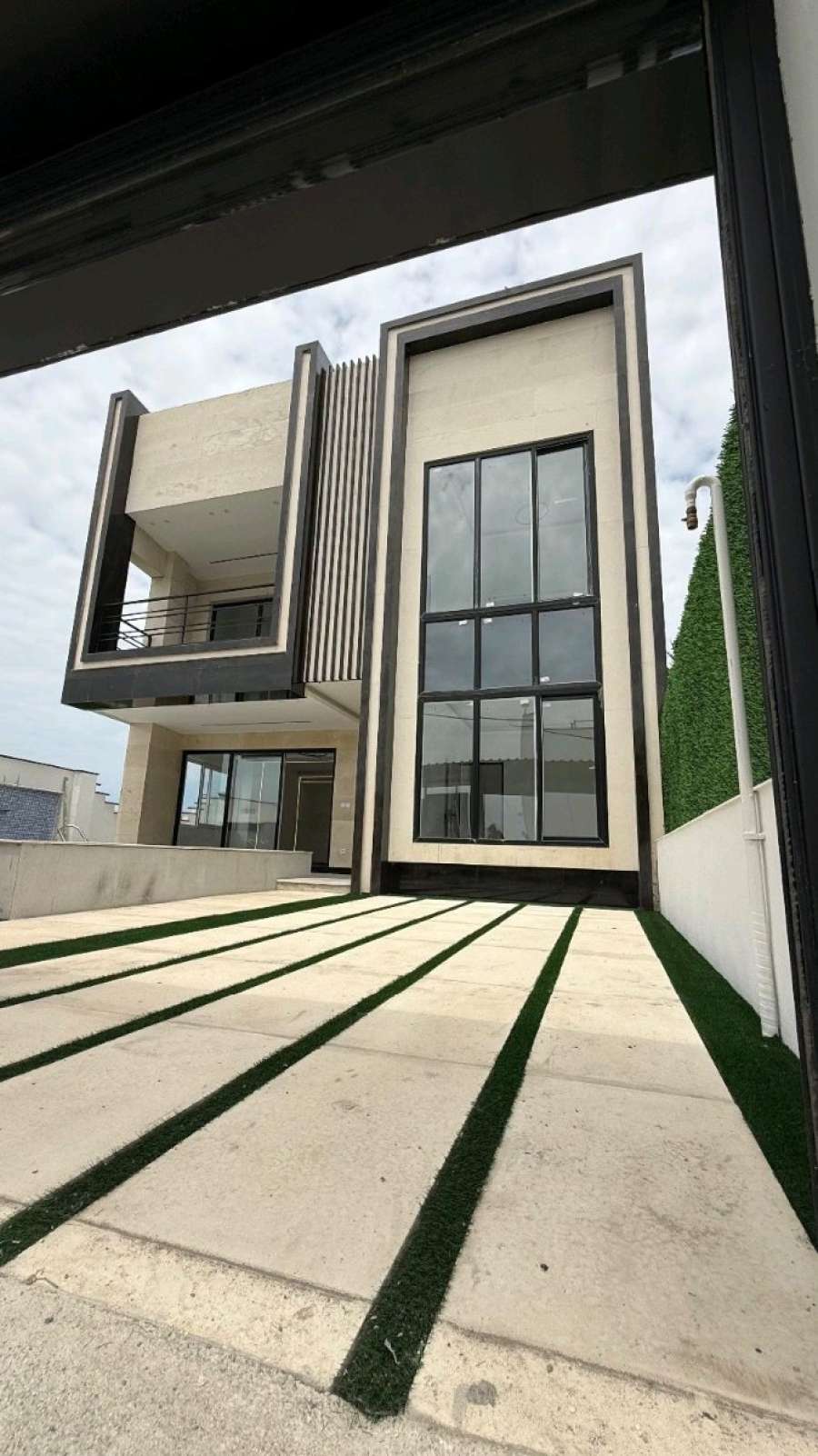 خرید ویلا مدرن استخردار شهرکی در سرخرود 